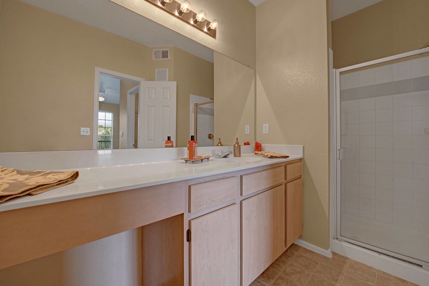 Camelback Pointe Apartment Homes Image 9
