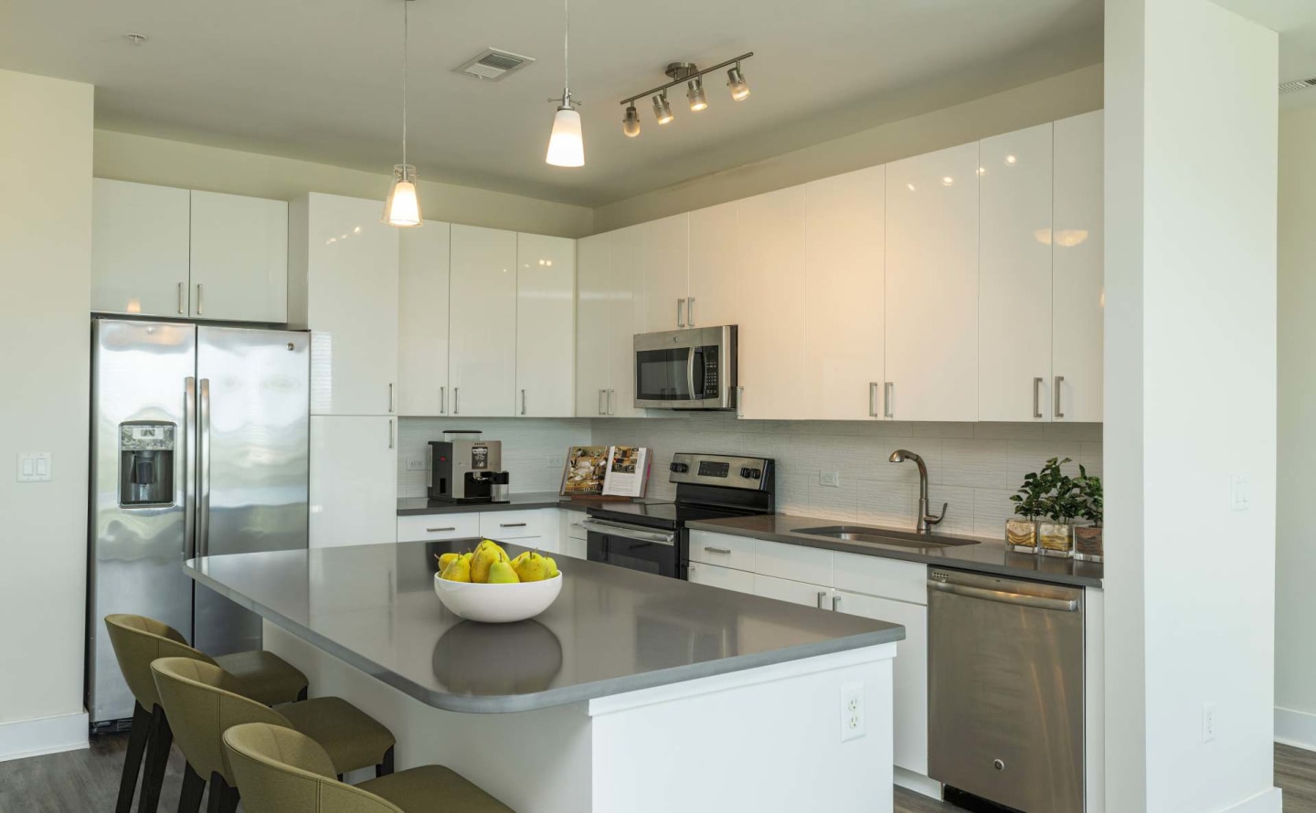 Society Westshore Apartments Image 12