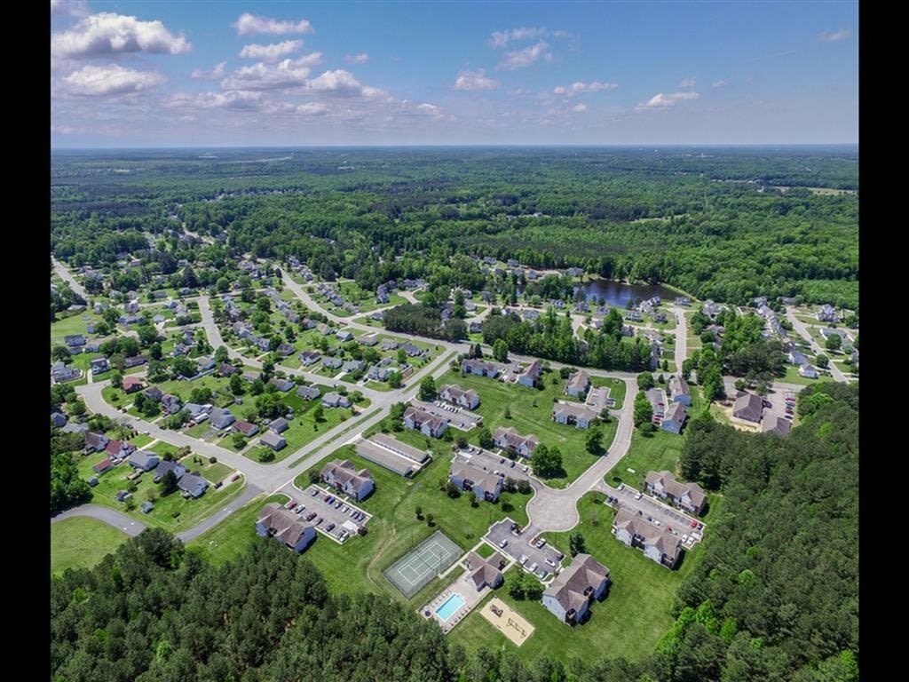 Branchester Lakes Apartments Image 3