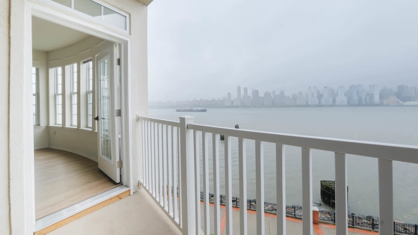 The Landings at Port Imperial Image 27