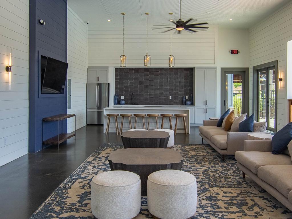53 West Luxury Apartments Image 15