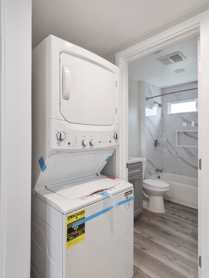 Charle Square Apartments Image 9