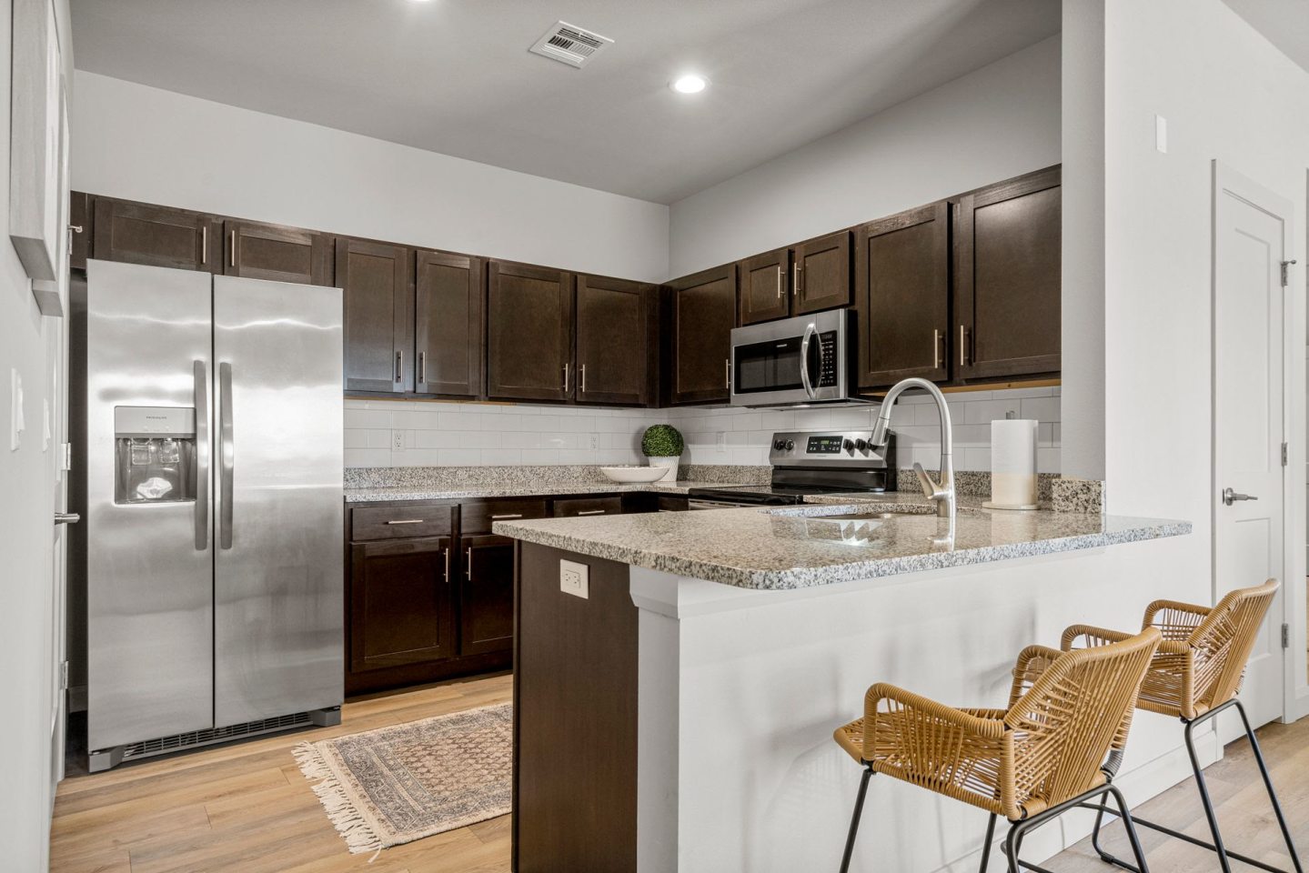 West 530 Image 2