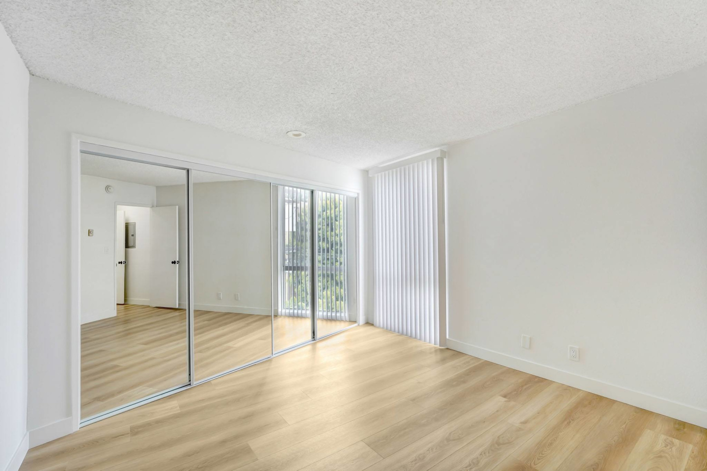 5403 West 8th Street Apartments Image 13
