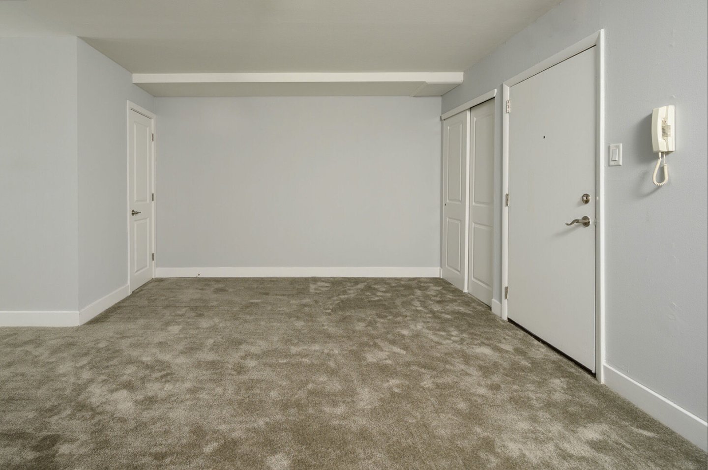 Donna Court Apartments Image 10