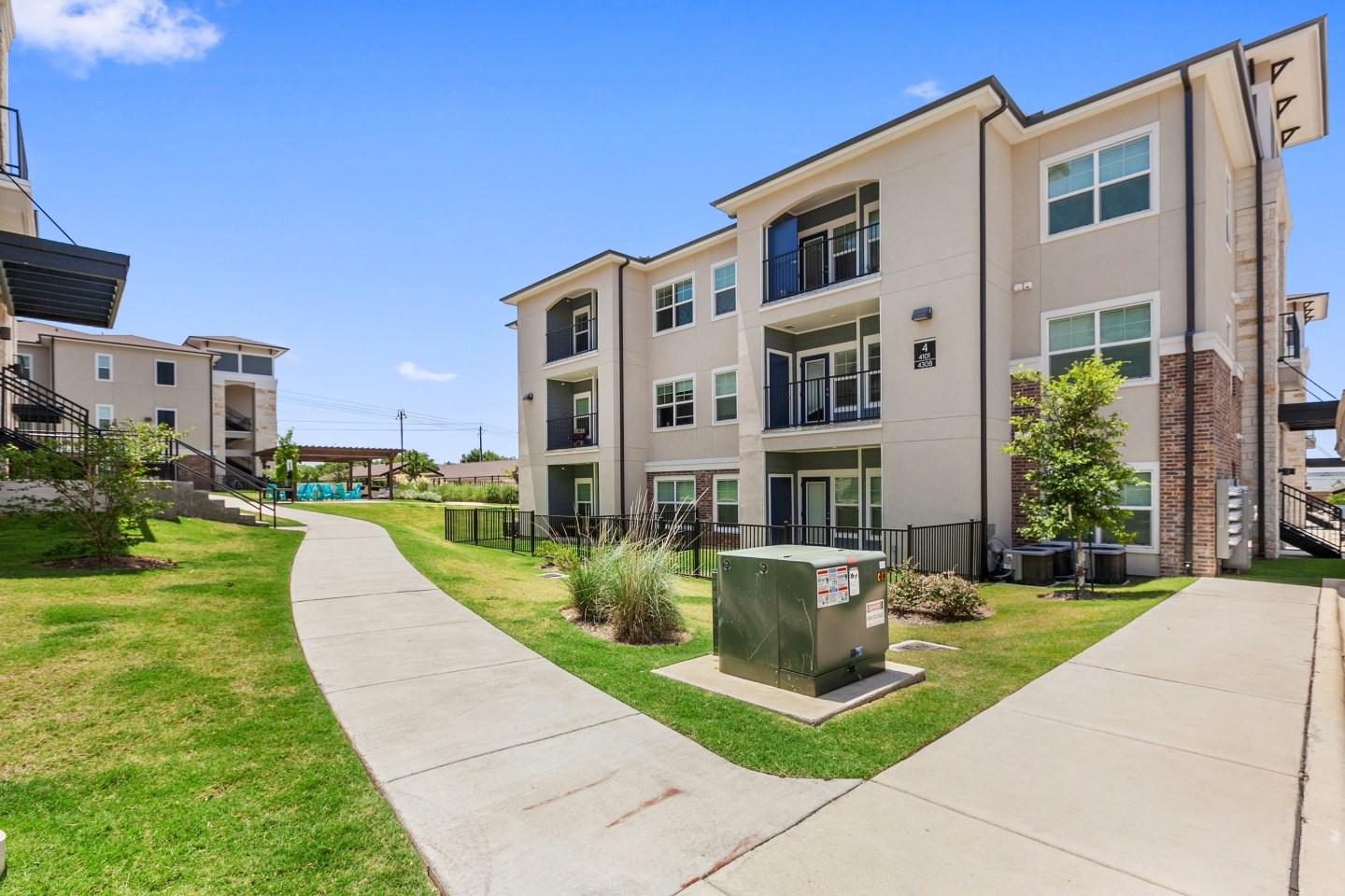 Sadler House Luxury Apartment Homes Image 12