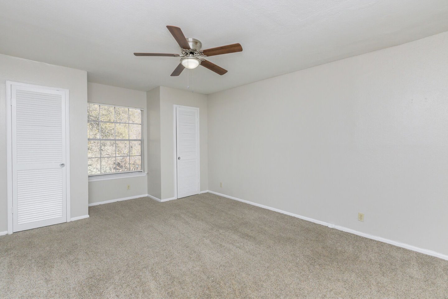 New England Village Apartments Image 28