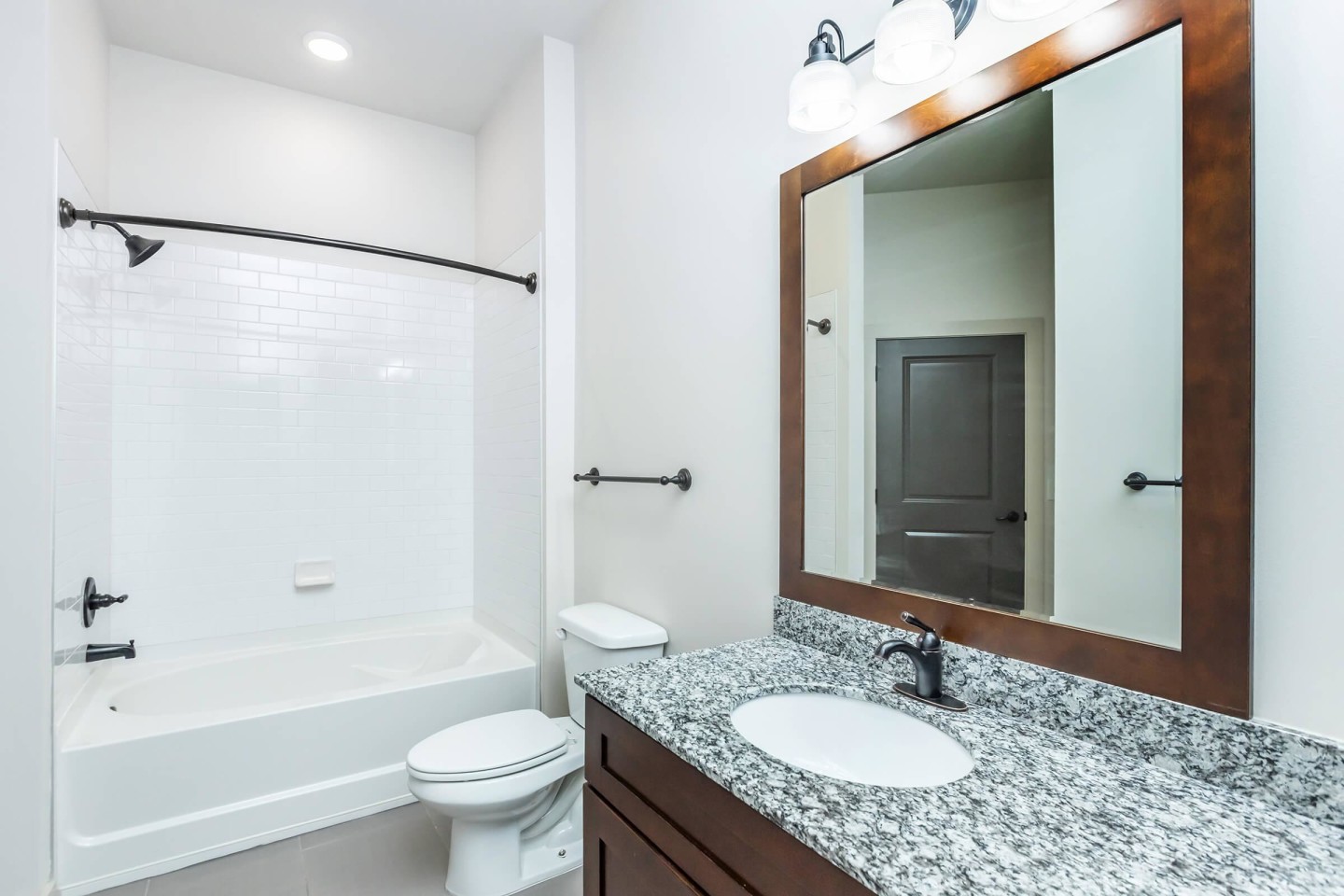 1810 Belcourt Image 38