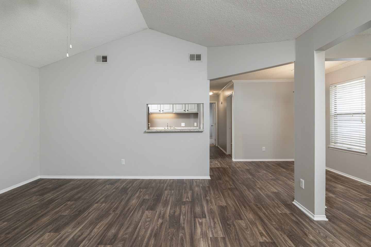 District at Hamilton Place Apartments Image 8
