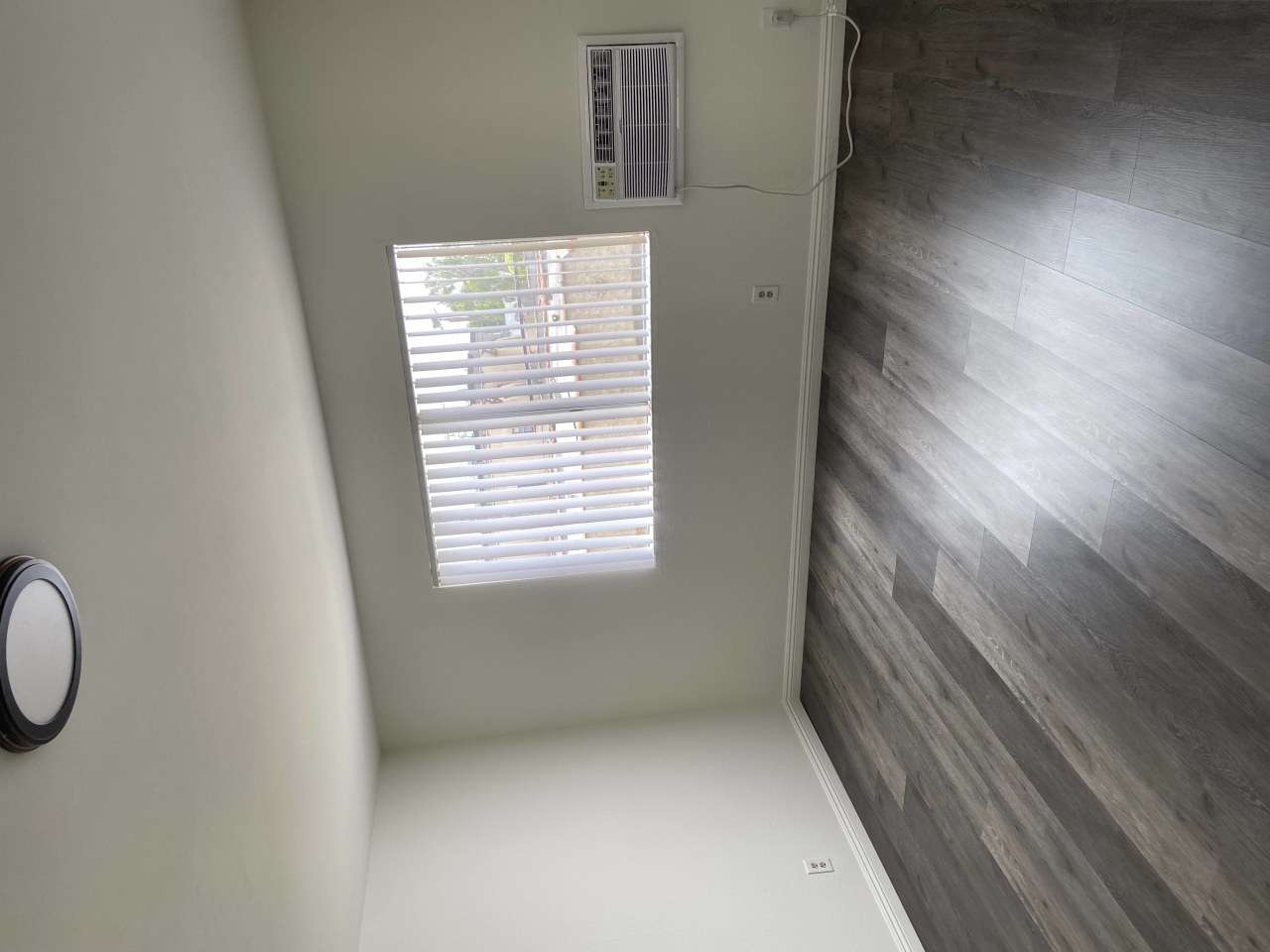 744 N Manhattan Image 3