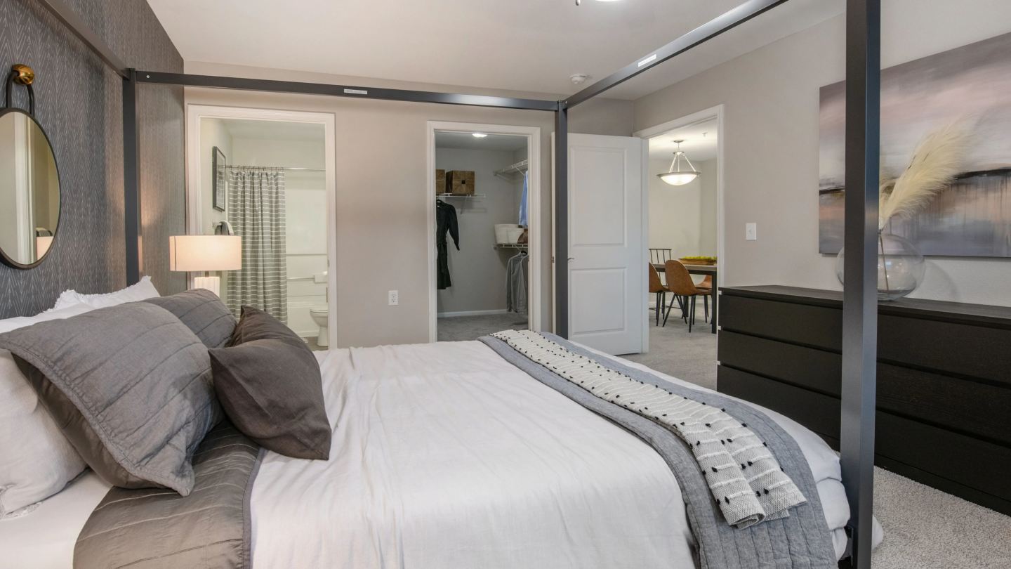 Lenox West Luxury Apartments Image 12