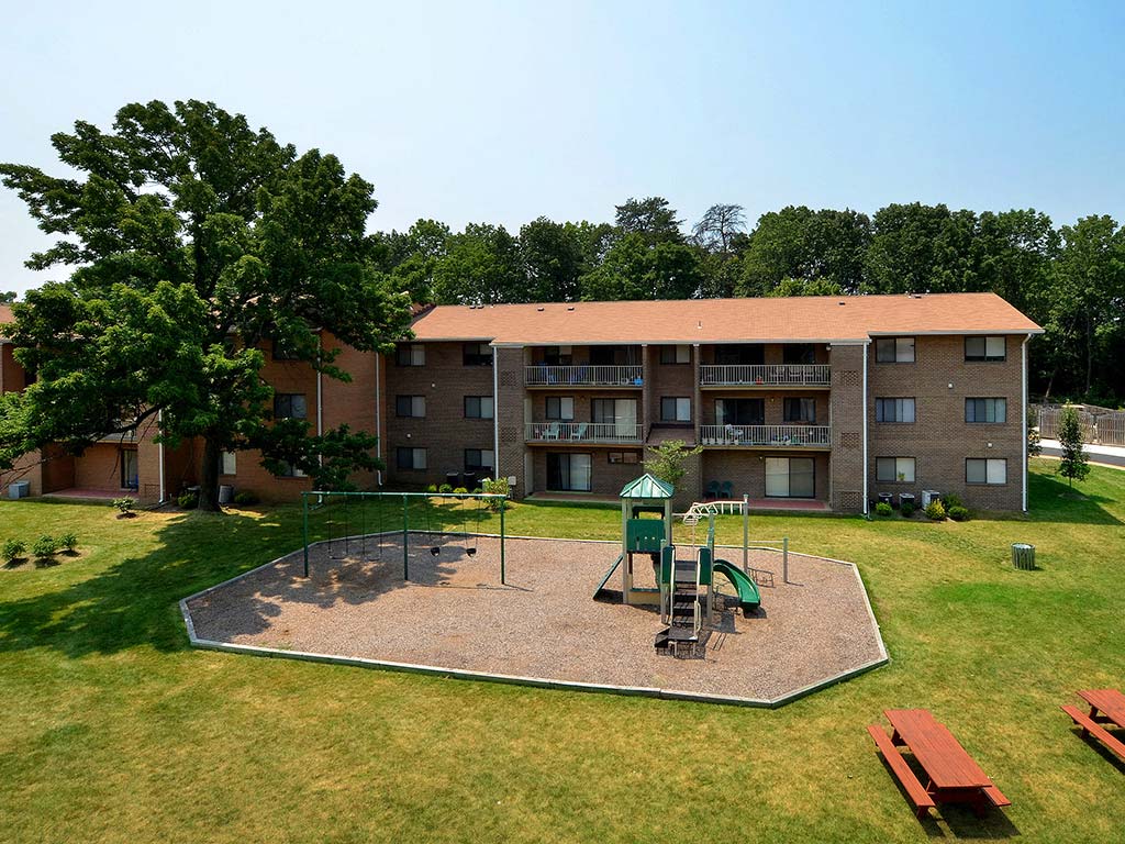 Gainsborough Court, Churchill Mews, and Copperfield Square Apartments & Townhomes Image 52