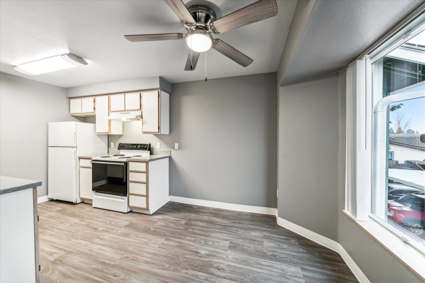 Oak Park Village Apartments Image 17