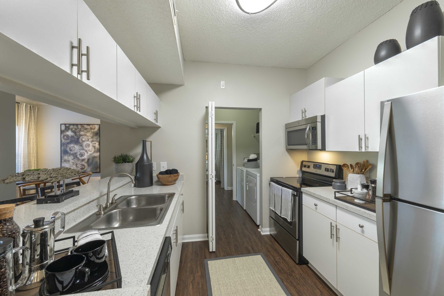 Lake's Edge Apartments Image 13