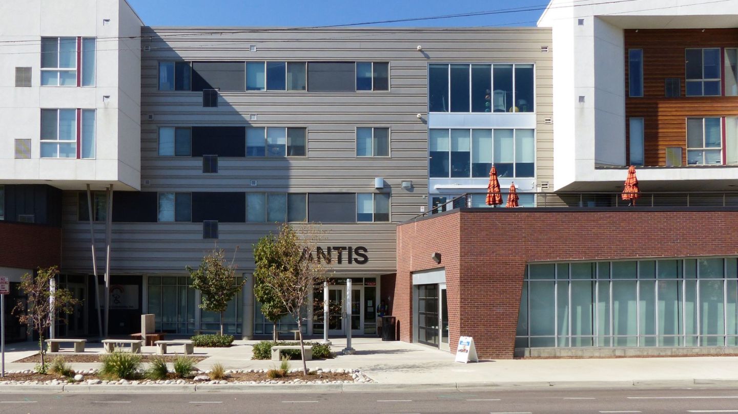Atlantis Apartments Image 2
