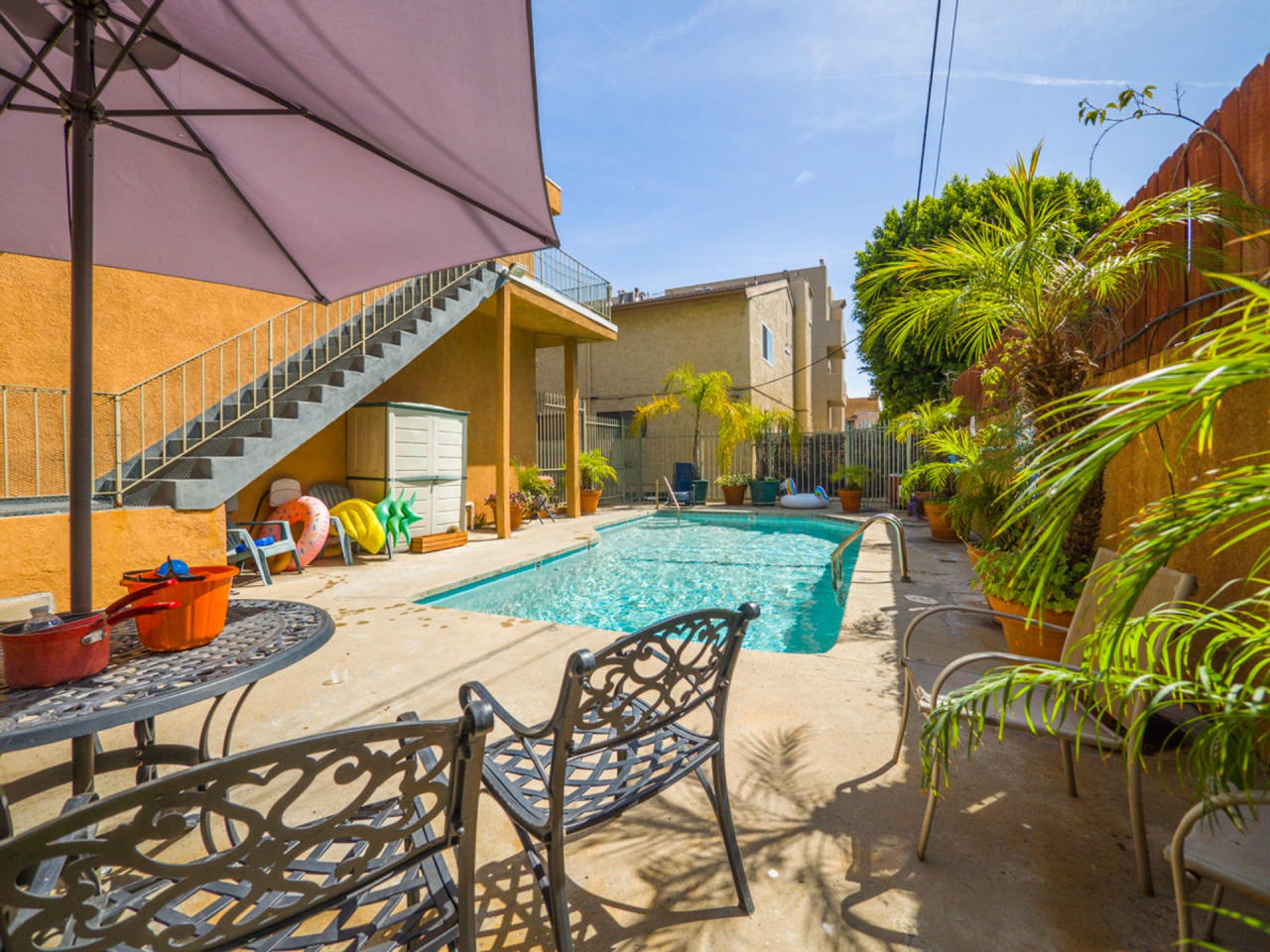 13952 Moorpark St. Image 6