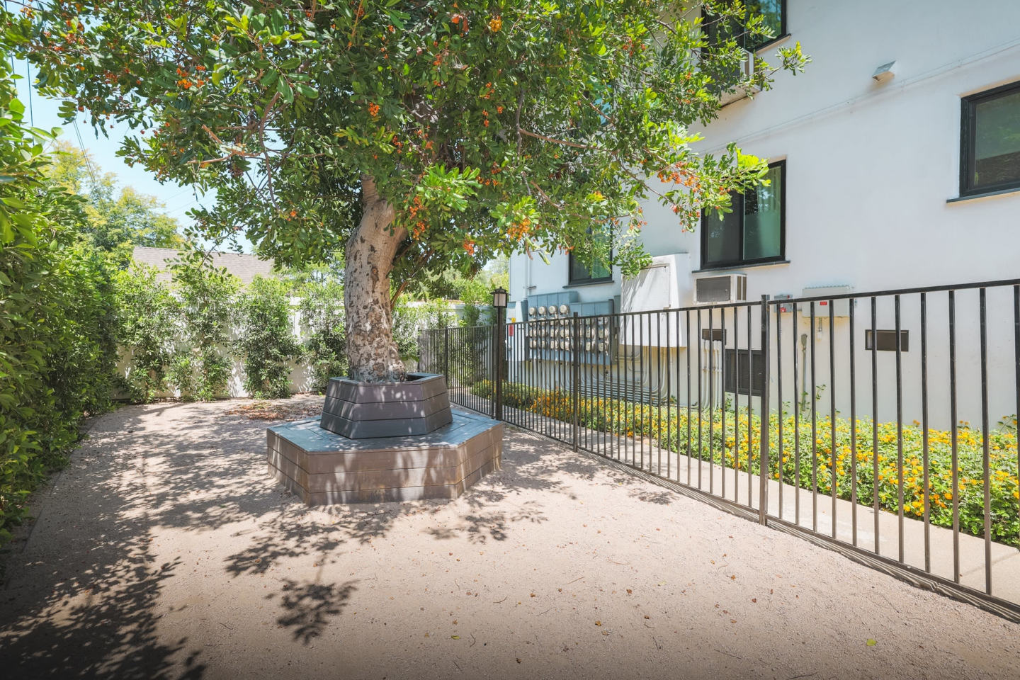 Yosemite Garden Apartments Image 11