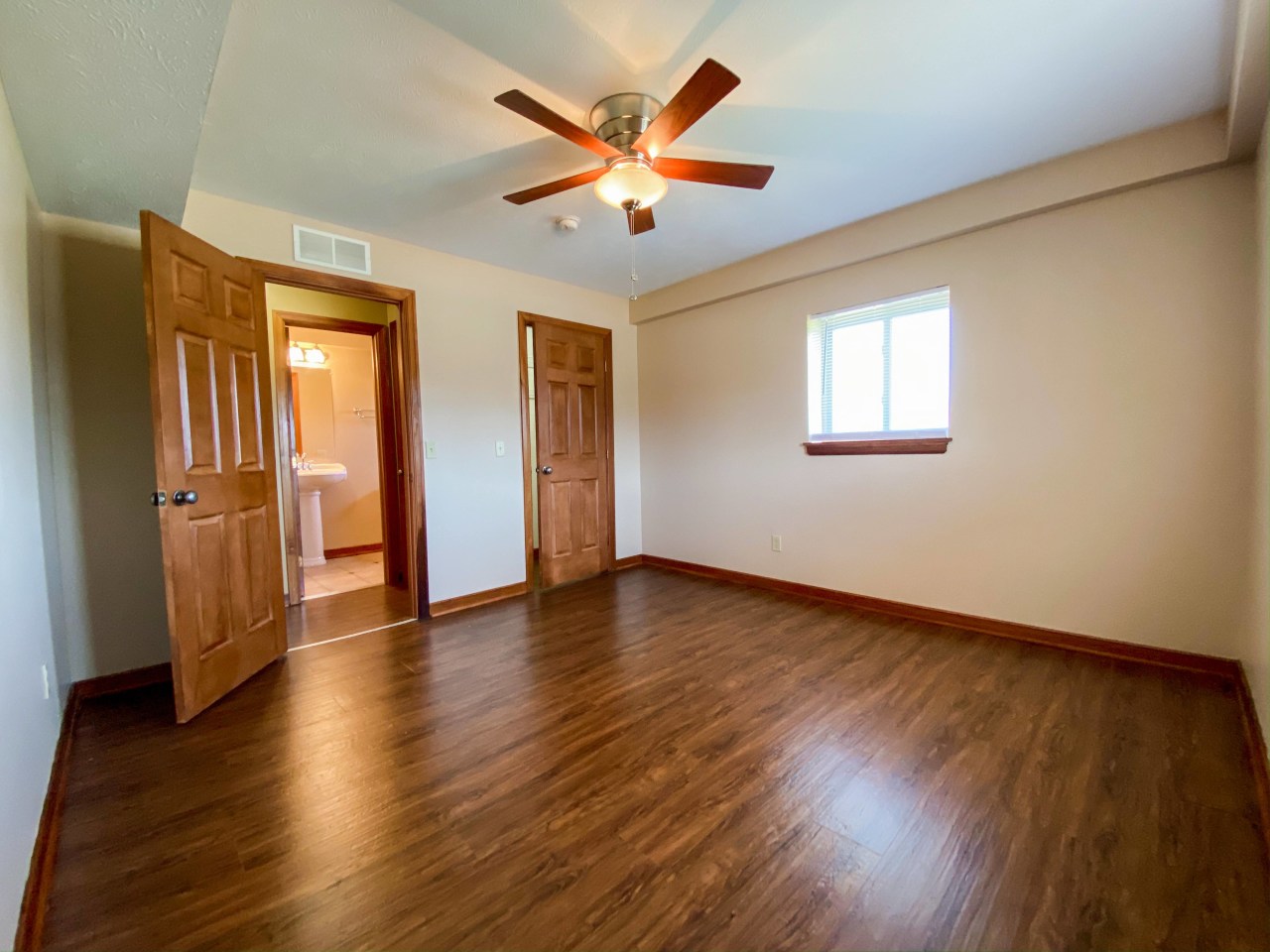 Hallwood Manor Apartments Image 9