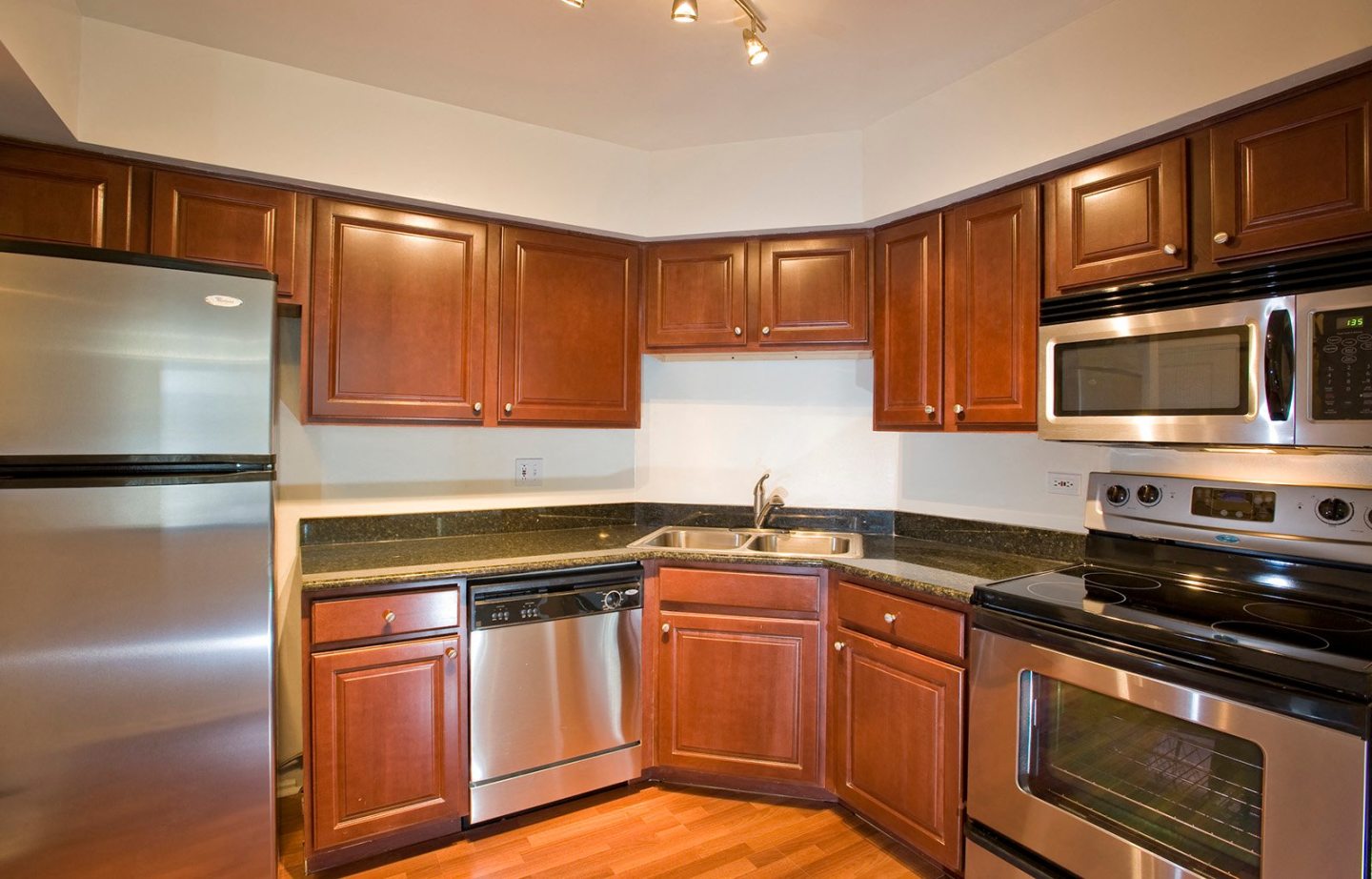 Versailles on the Lake-Schaumburg-Furnished Image 7
