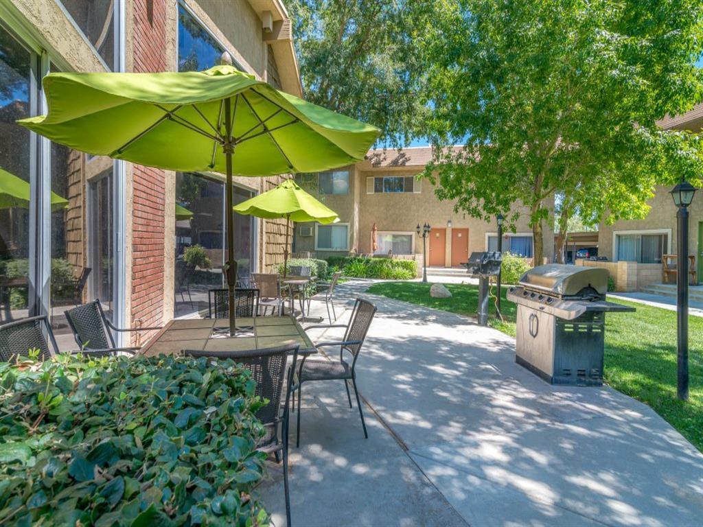 Racquet Club Apartments Image 37