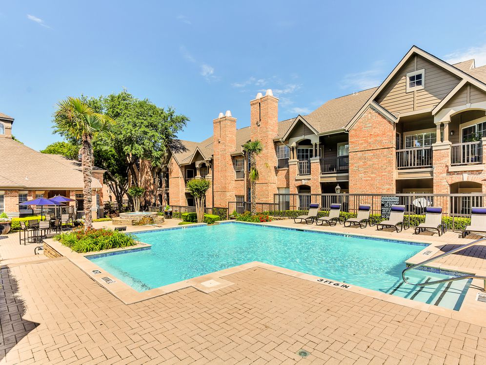 Waterford Court Apartments Image 9