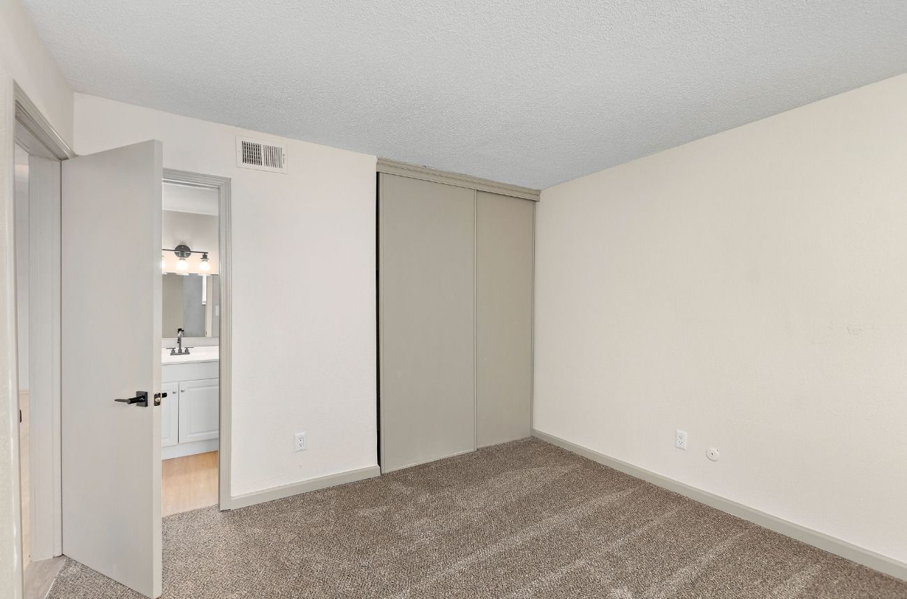 Oval Spring Apartments Image 11