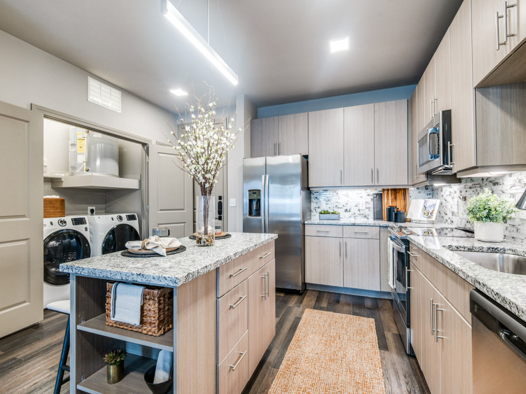 880 Lyn Image 76