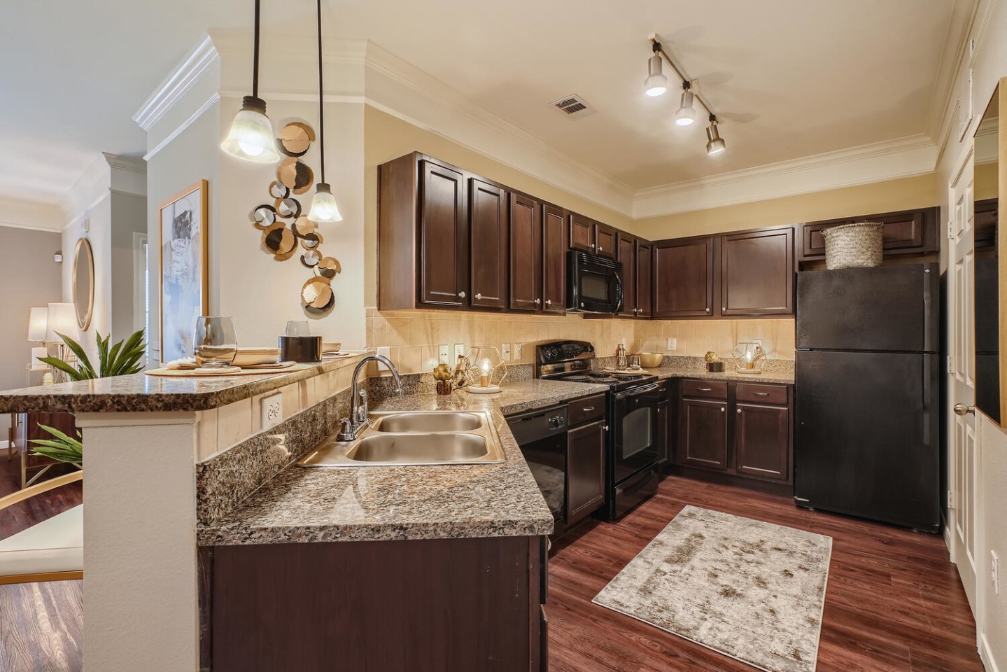 Grand Villas at Katy Image 32