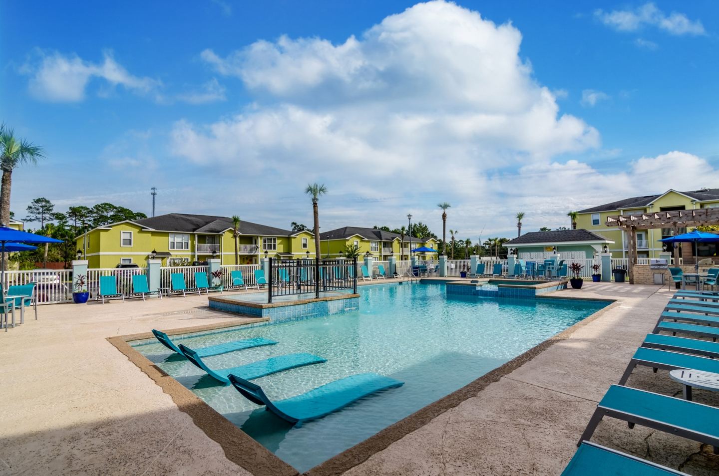 Grand Biscayne Apartments Image 1