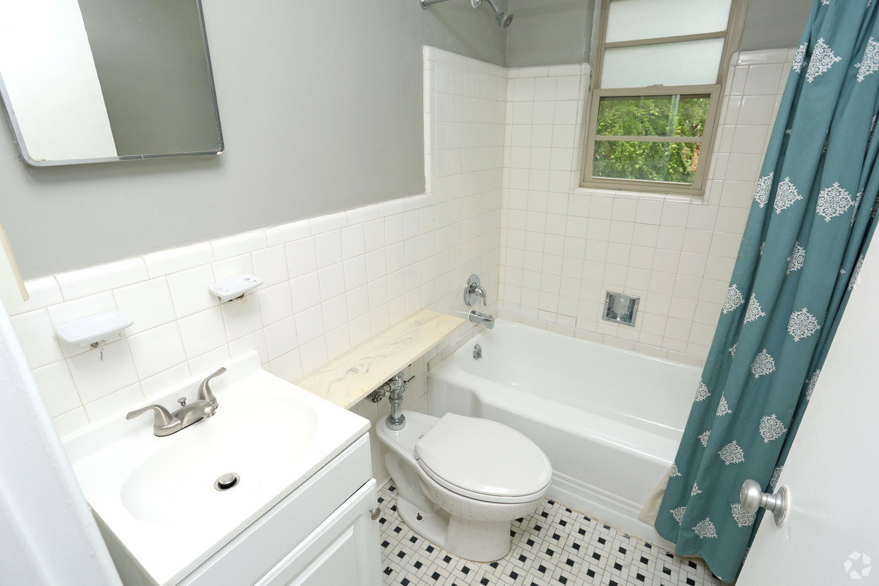 Park Chateau Apartments Image 17