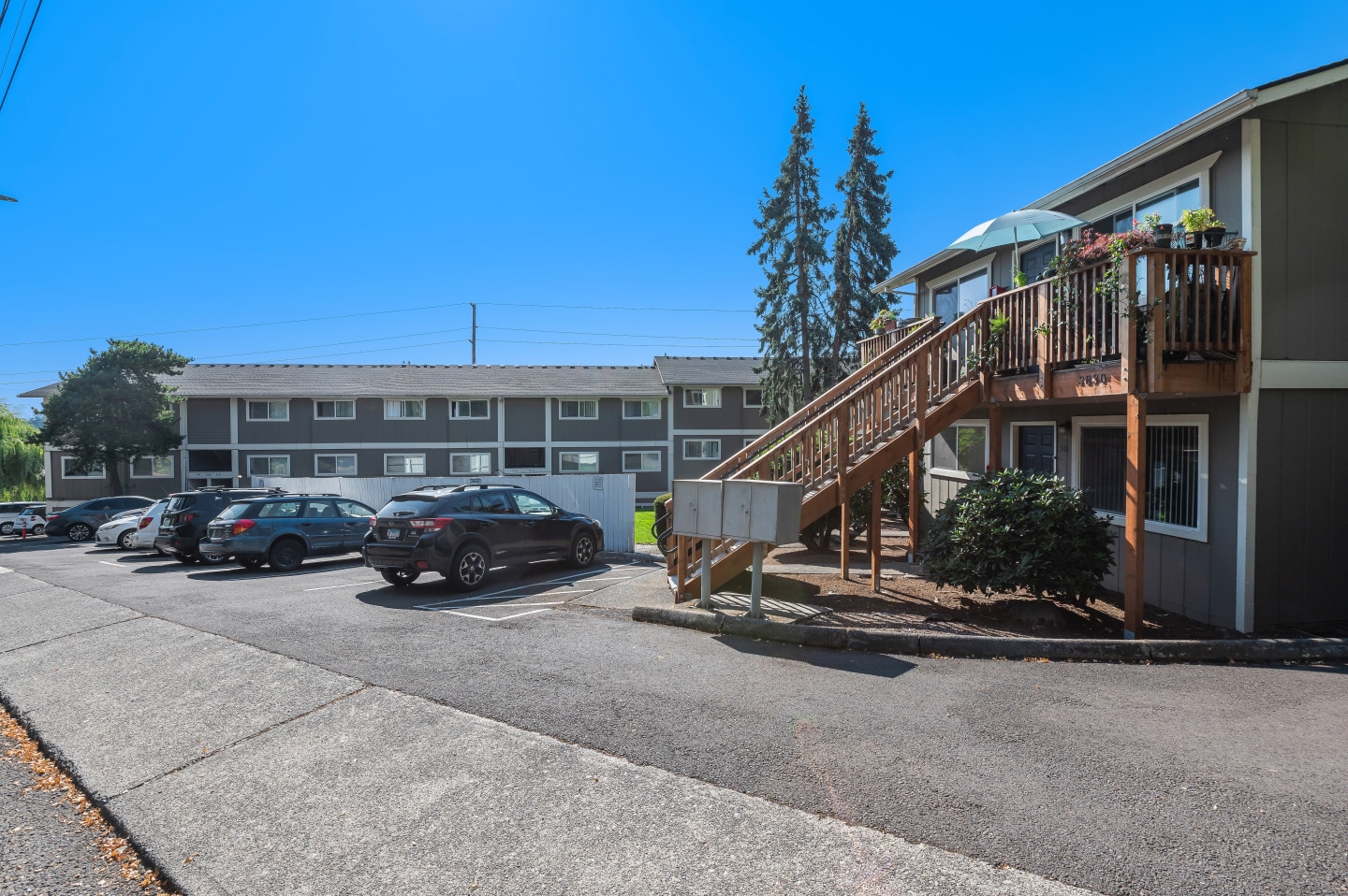 Crestwood Courts Image 1