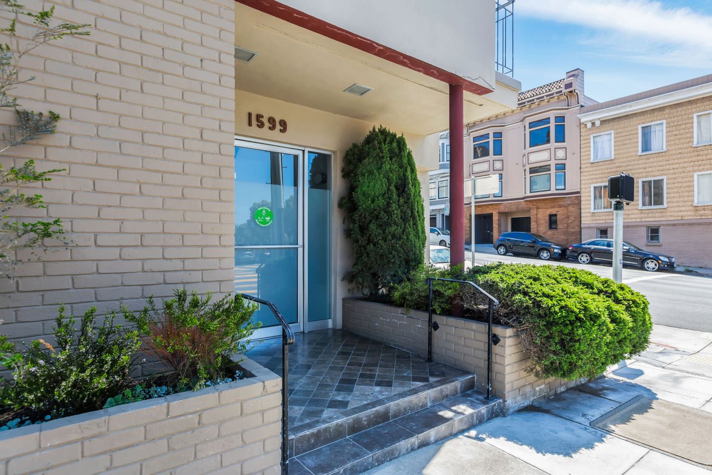 1599 Green Street Image 2