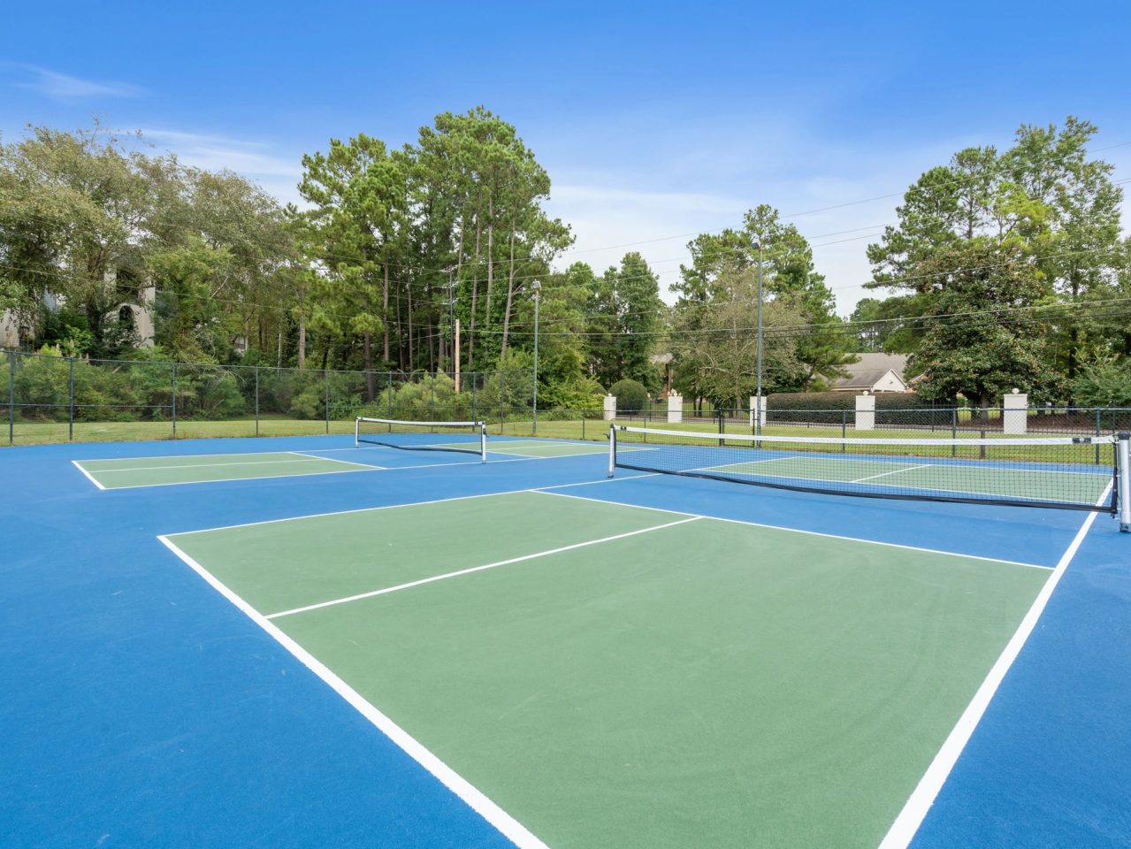 Hampton Courts Image 29