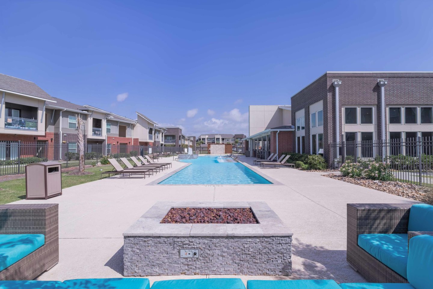 Century Palm Bluff Image 9