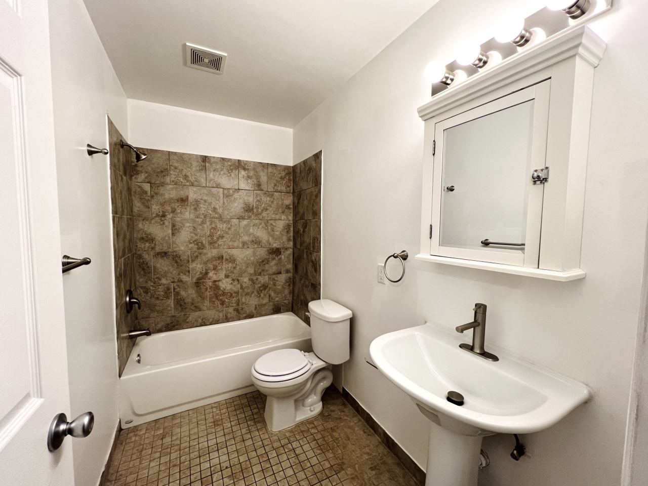 2740 Pleasant Avenue S Image 10