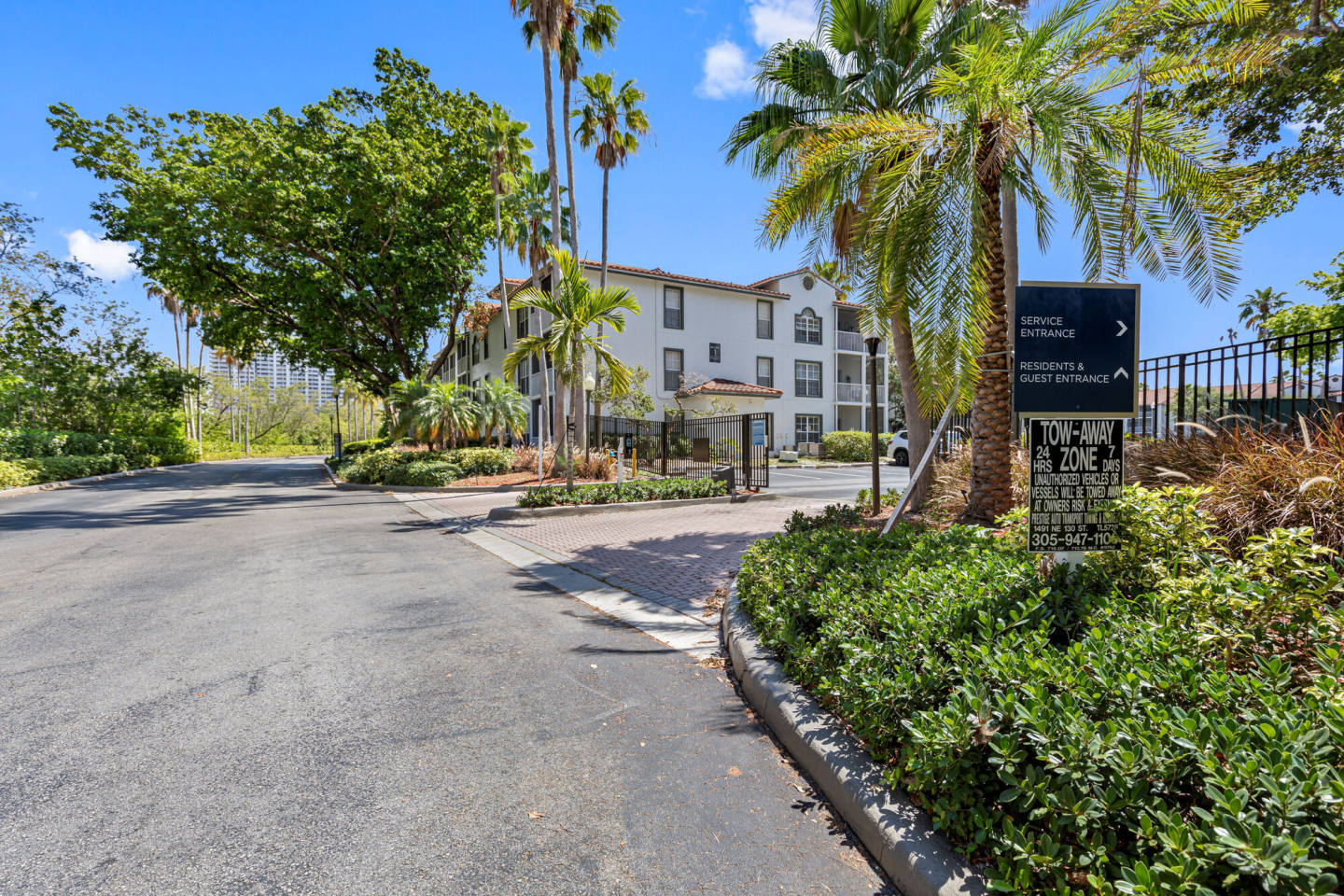 Town Aventura Image 8