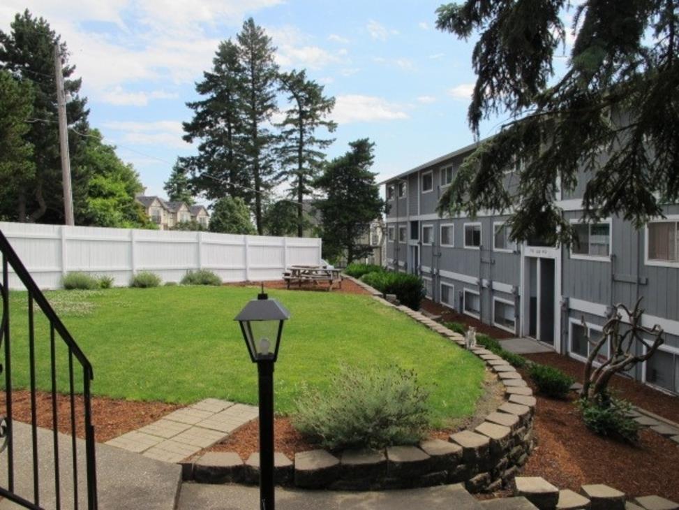 Crestwood Courts Image 3