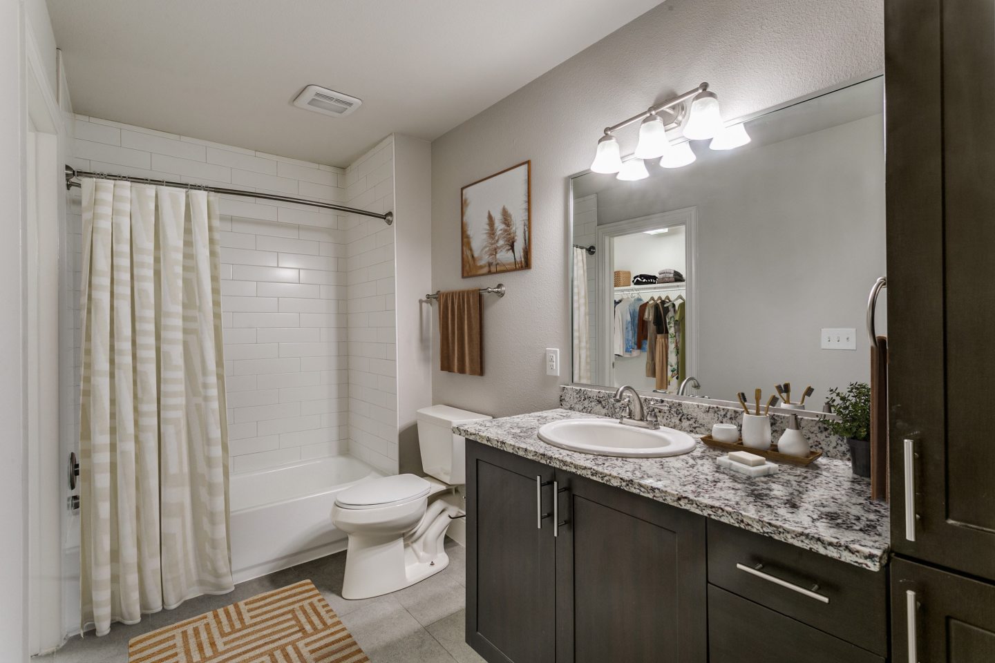Varia at Highland Village Image 17