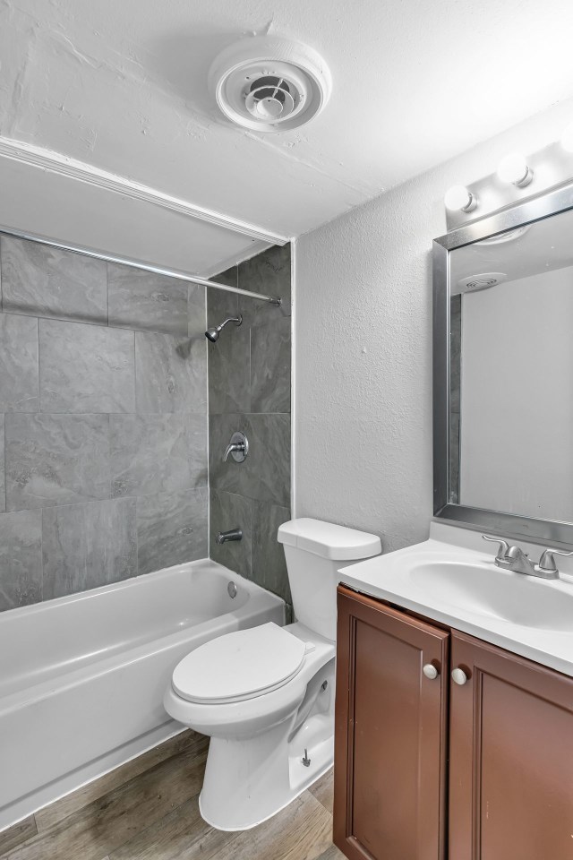 Glen Oaks Apartments Image 24