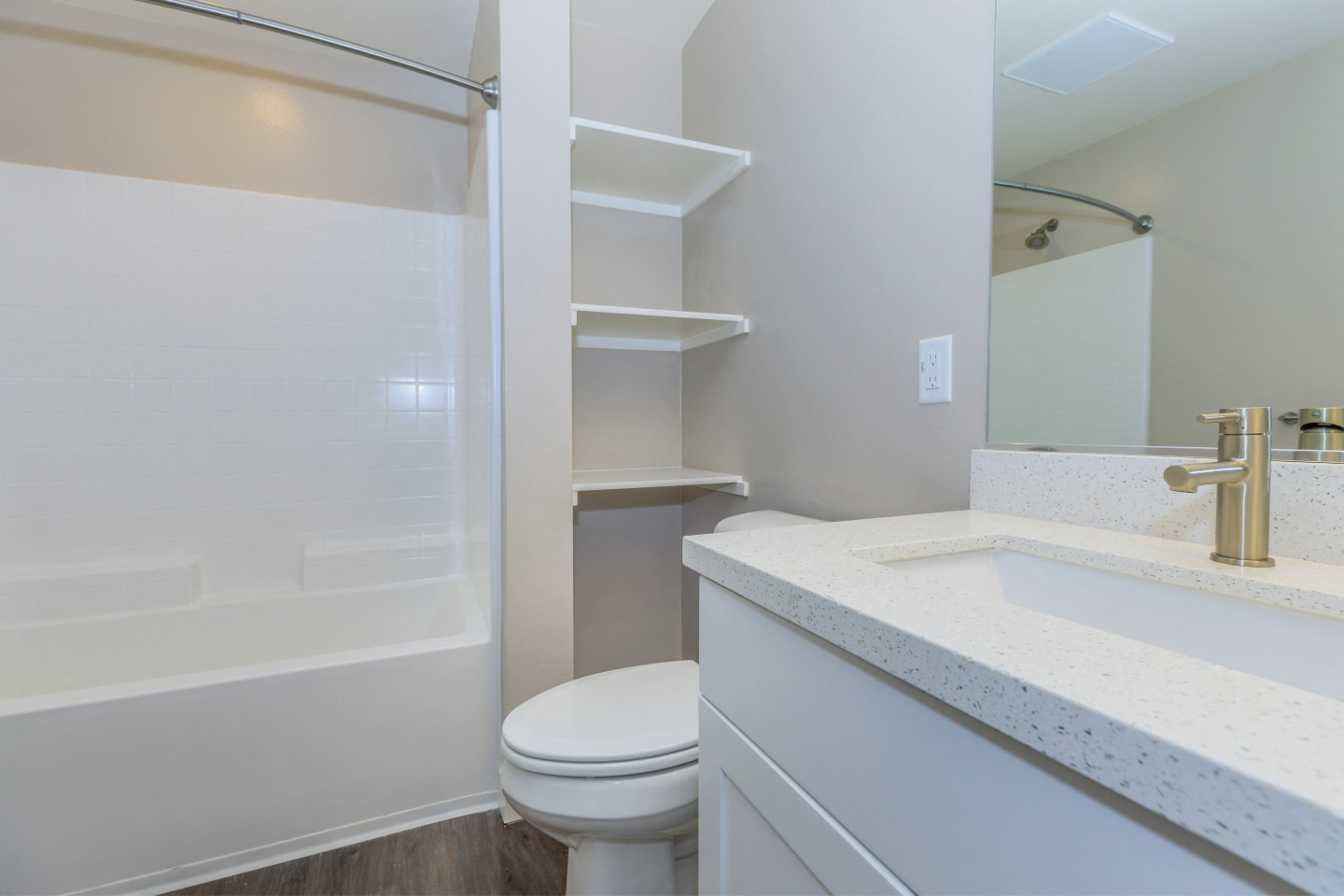 Los Alamitos Luxury Apartments Image 5