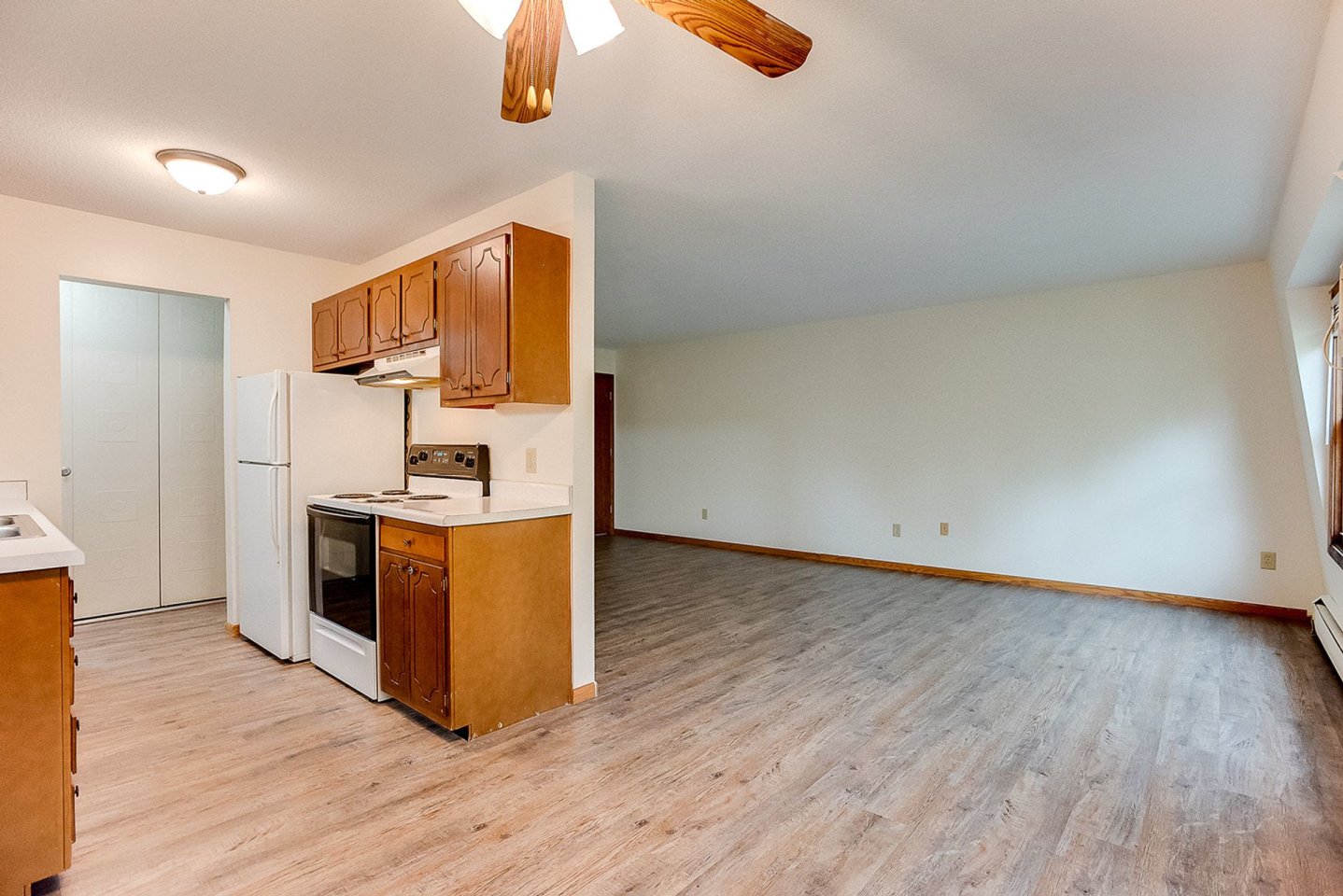 Cambridge Court Apartments Image 3