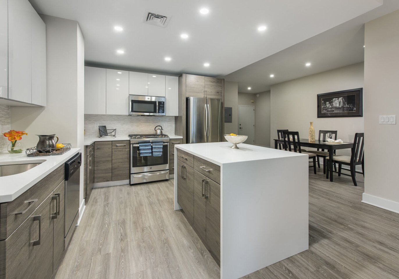 Plaza Apartments Image 18