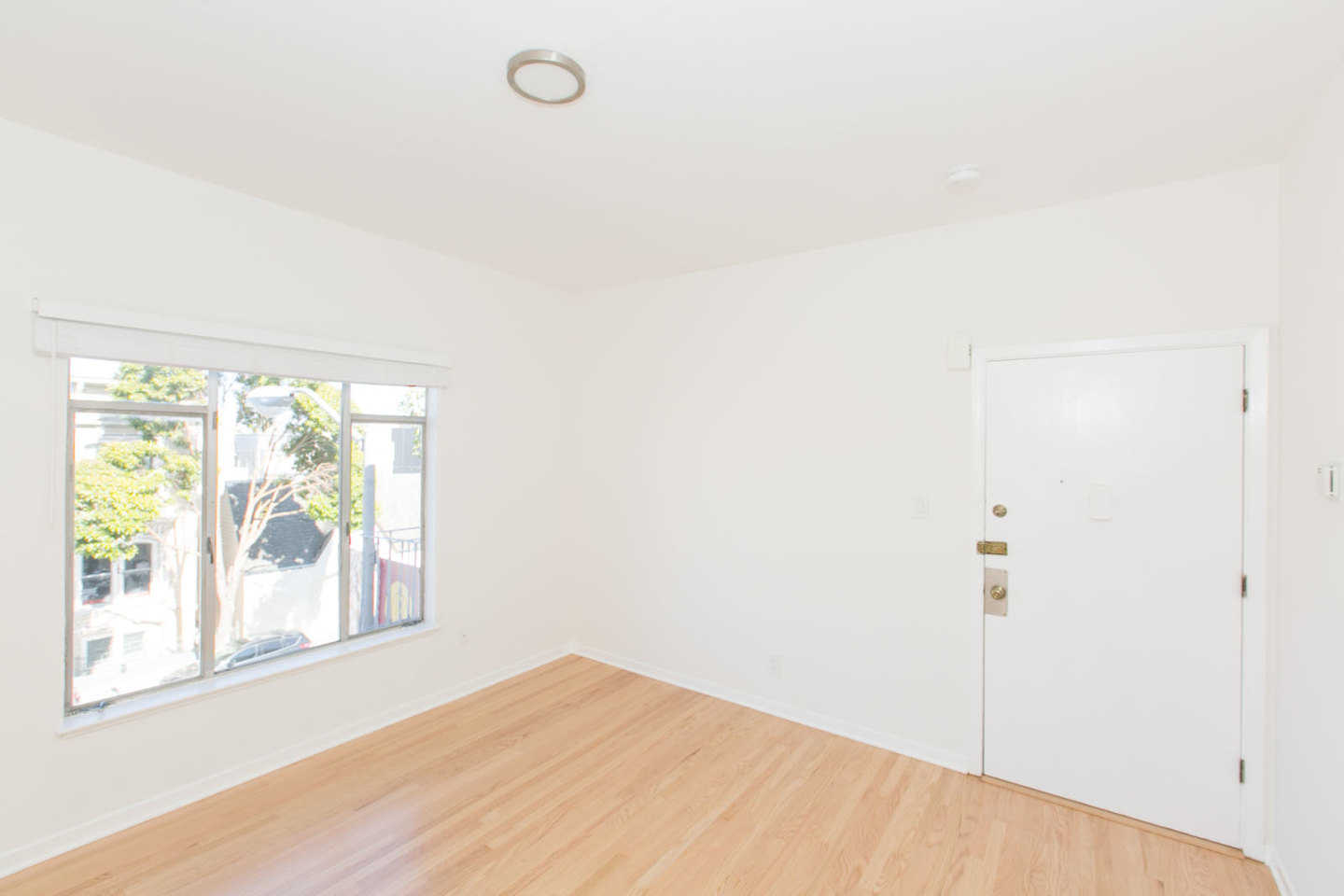 1424 VALENCIA Apartments Image 4