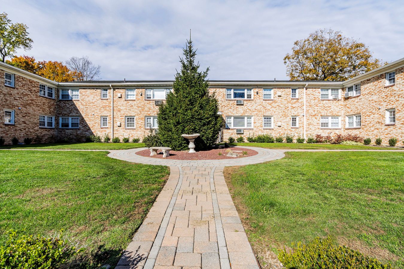 Newtonian Gardens Apartments Image 29