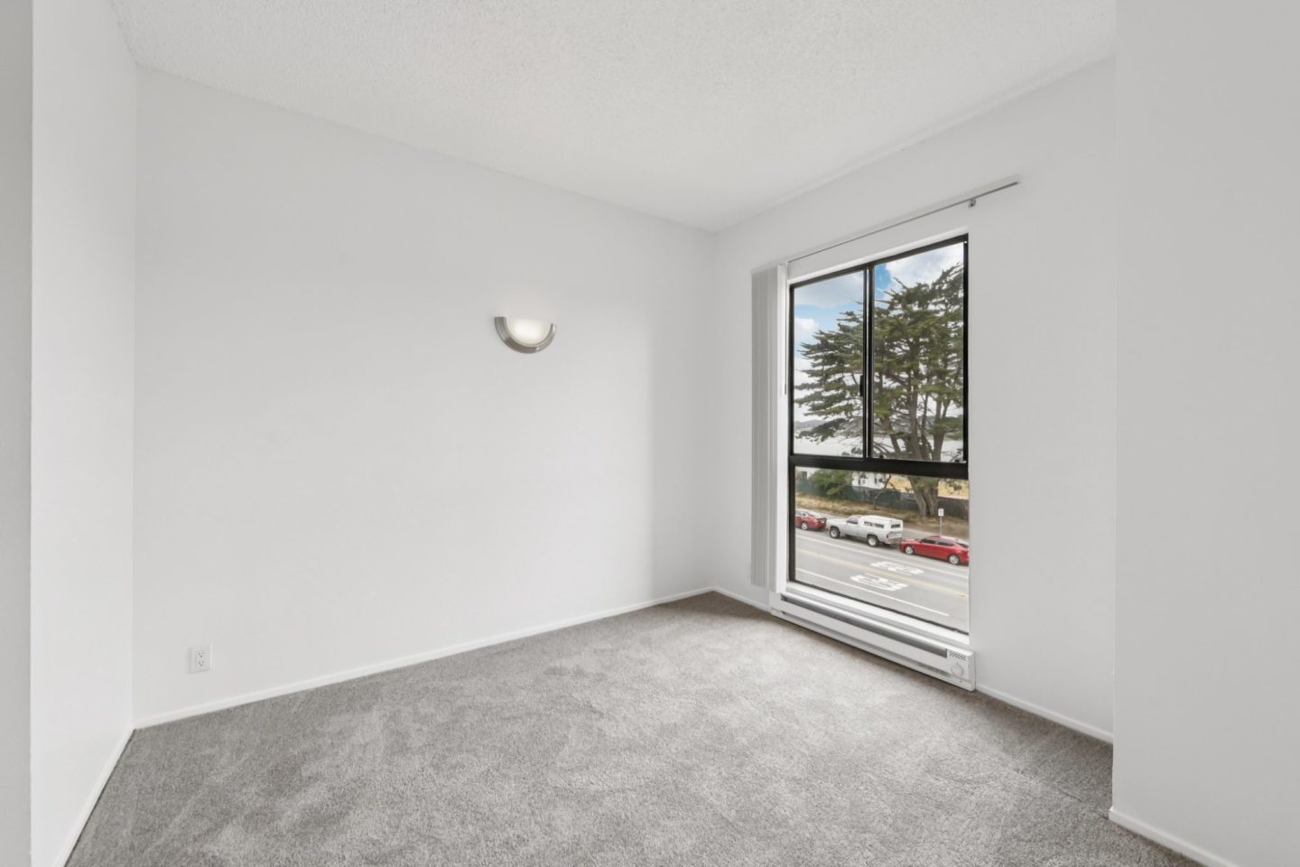 Lakewood Apartments at Lake Merced Image 10