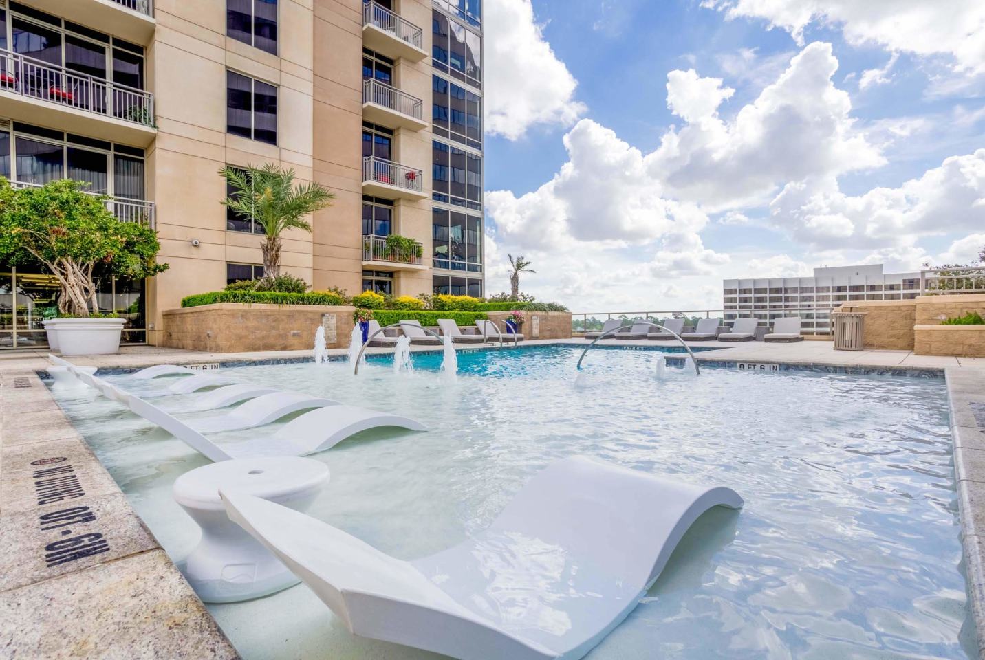 7 Riverway Image 27
