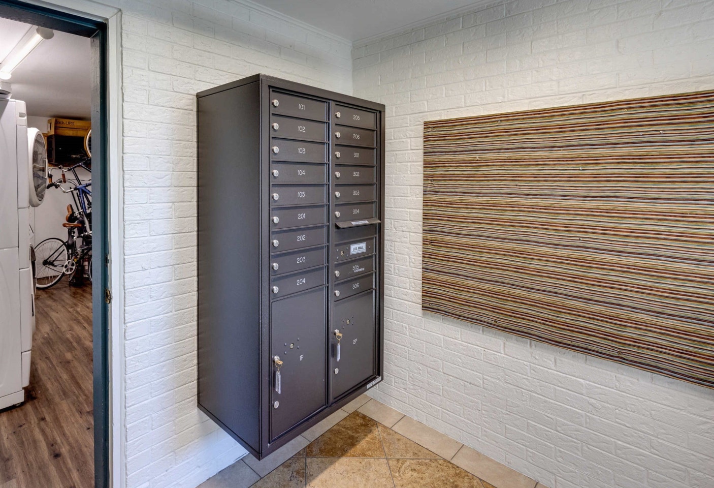 2441 S. York St. Image 12