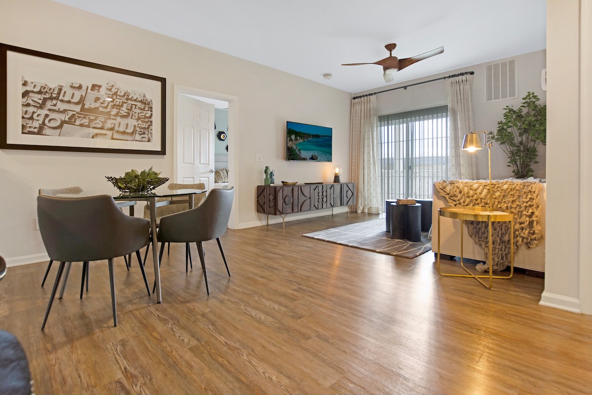 Woodmont Mews Apartments Image 17
