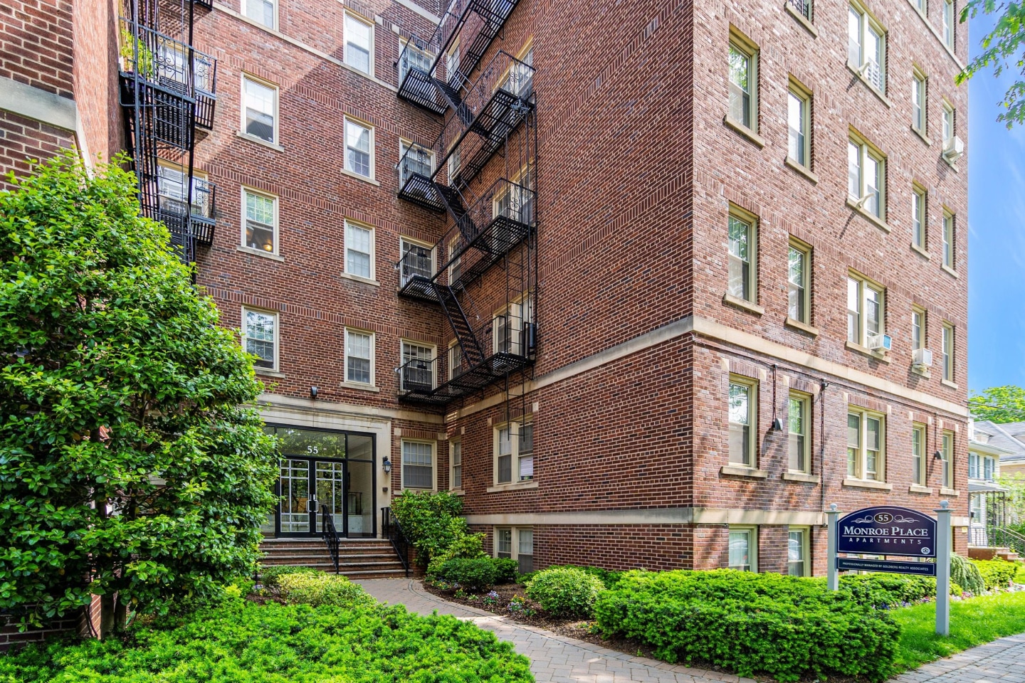 55 Monroe Place Apartments Image 14