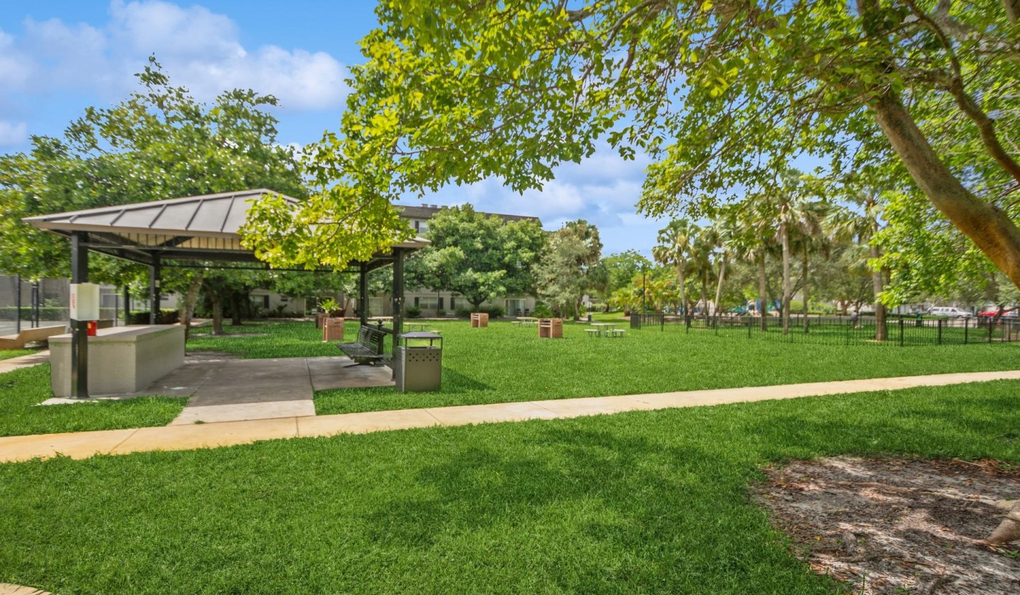 Plantation Gardens Apartment Homes Image 11